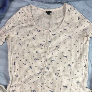 Women’s Art Class Long Sleeve Classic Cream and Blue Floral Button-Up Blouse